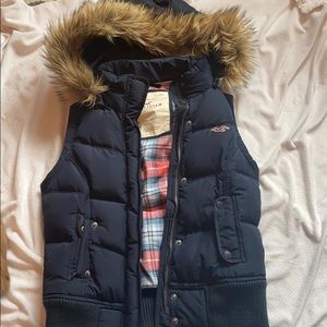 Puffer vest with hood